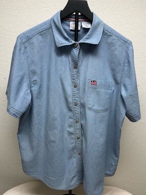 Light Blue Short-Sleeve Chambray Button-Down Shirt